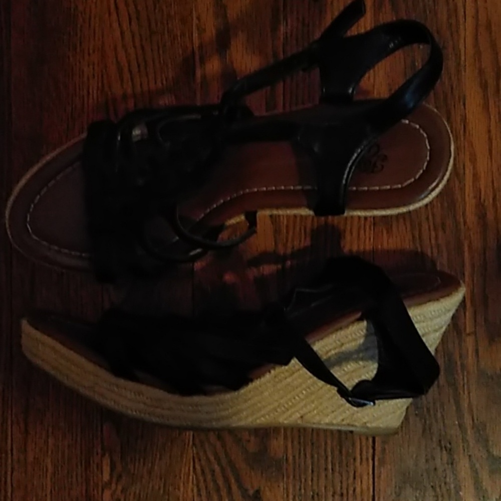 Heels - Picture 2 of 3